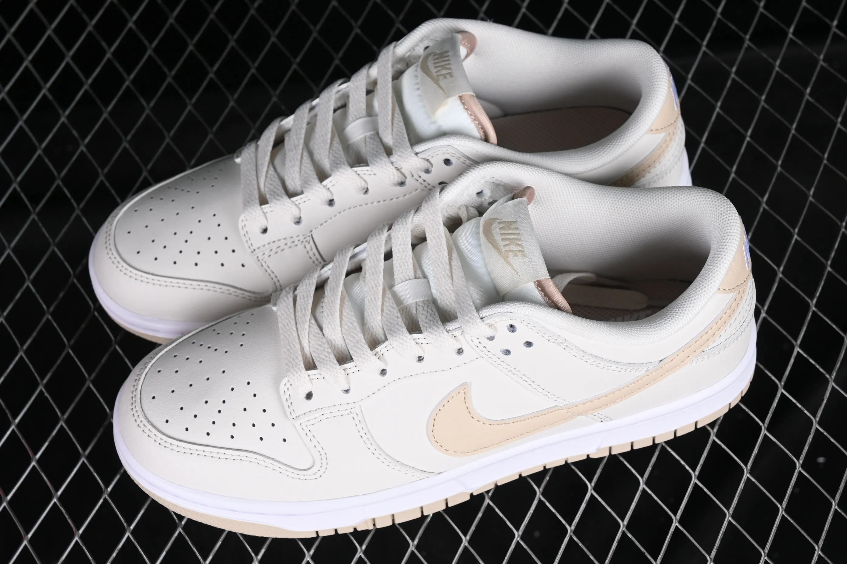All categories Nk SB Dunk series Nk SB Dunk Low low-top sneakers Nk Dunk Low Retro "Sanddrift" white gold SB smashed backboard fashion casual sneakers DV0831-003